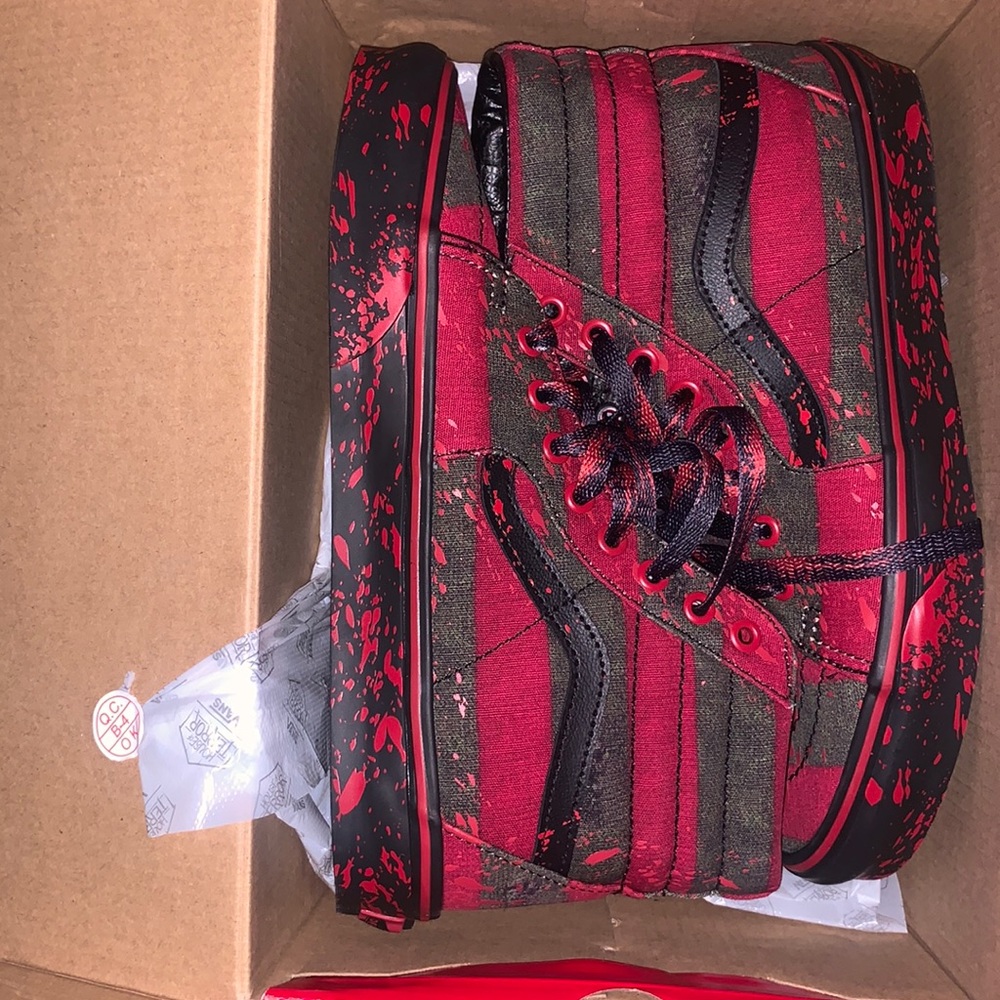 BRAND NEW HOUSE OF HORROR VANS
